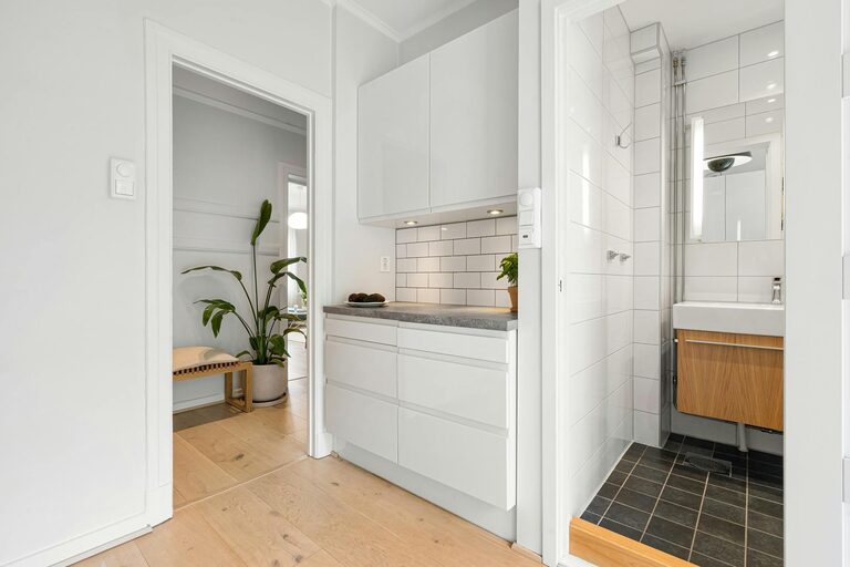 Jak efektywnie organizować przestrzeń w małym mieszkaniu